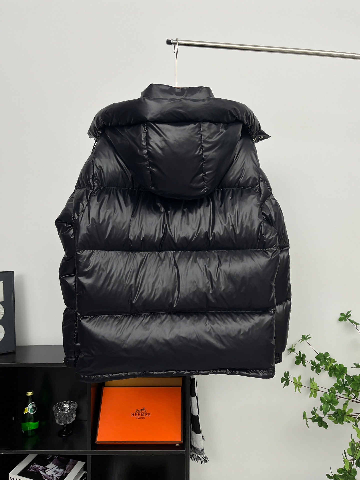 Moncler Montbeliard Snow Mountain Goose Down Heat-Storage Ski Season Solid Zip Basic Hooded Short Thermal Down Jacket Unisex