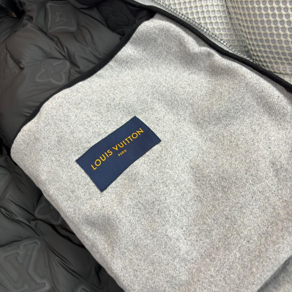 LV PUFFER COAT GREY