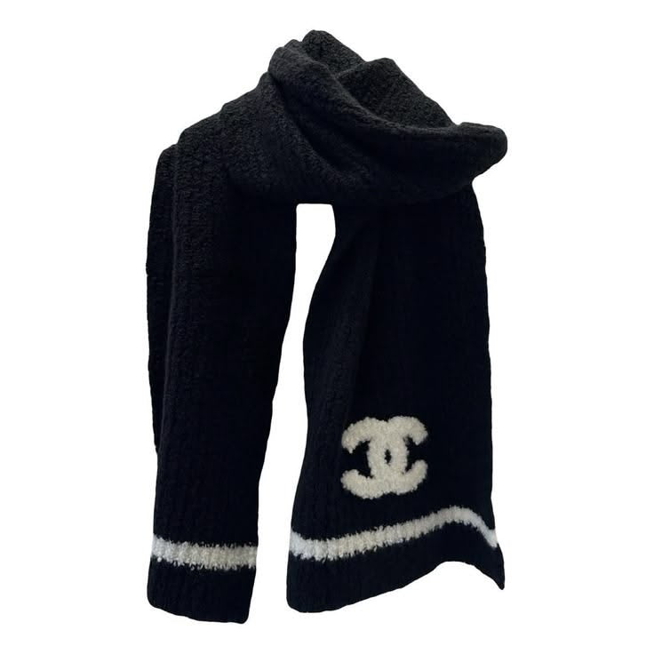 The Éclipse Knit Scarf
